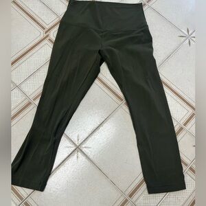 Women’s cropped lululemon leggings